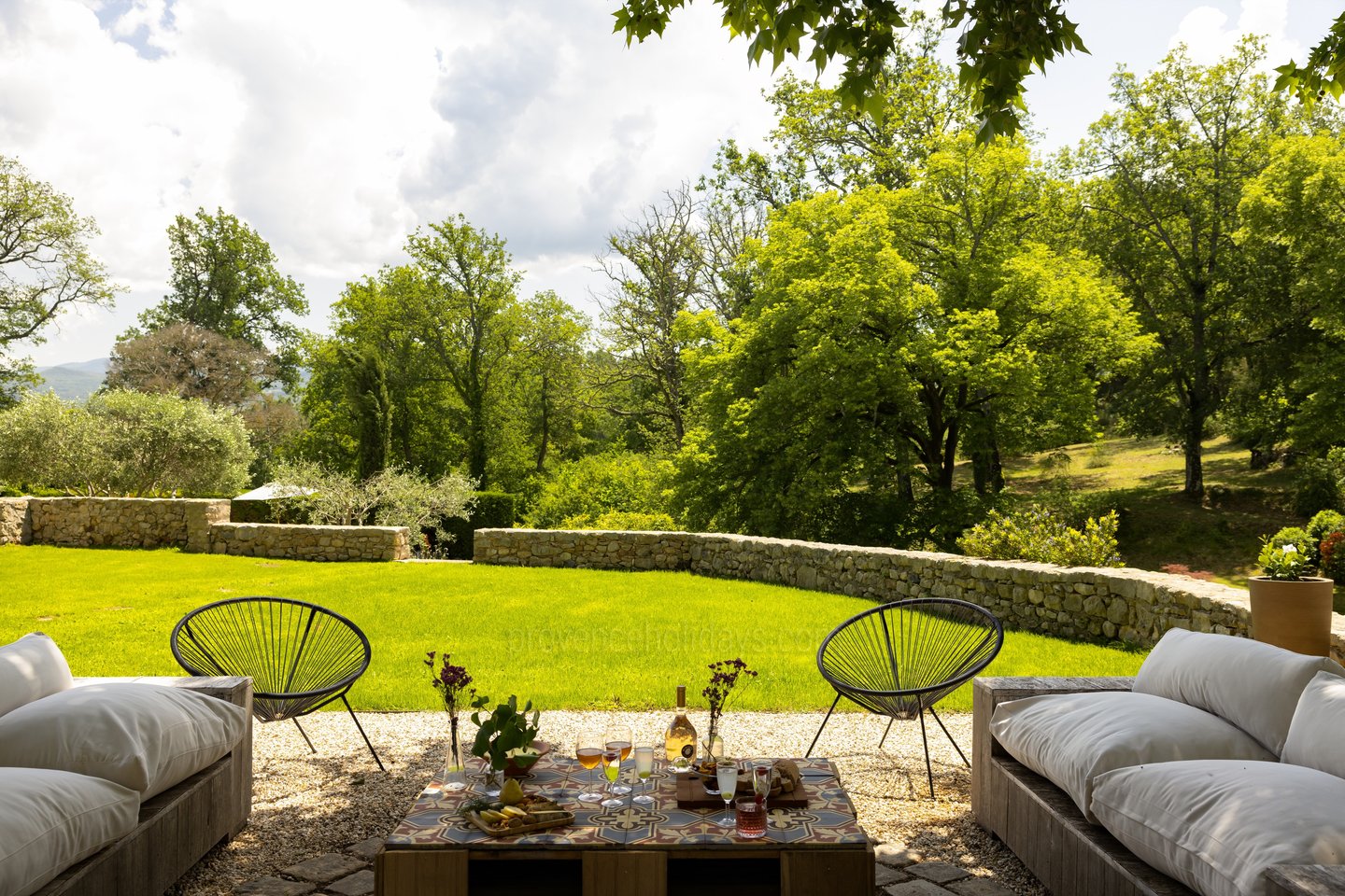 21 - Petite Bastide de Goult: Villa: Exterior