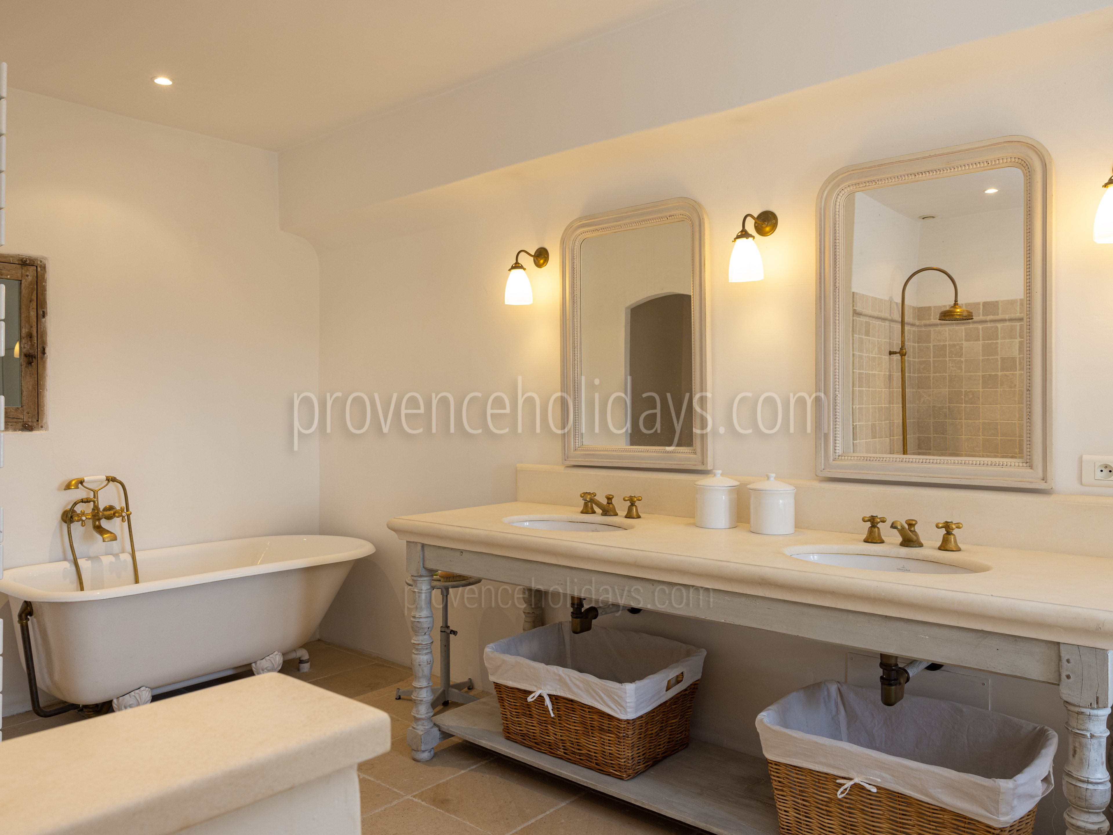 37 - Le Mas de Murs: Villa: Bathroom