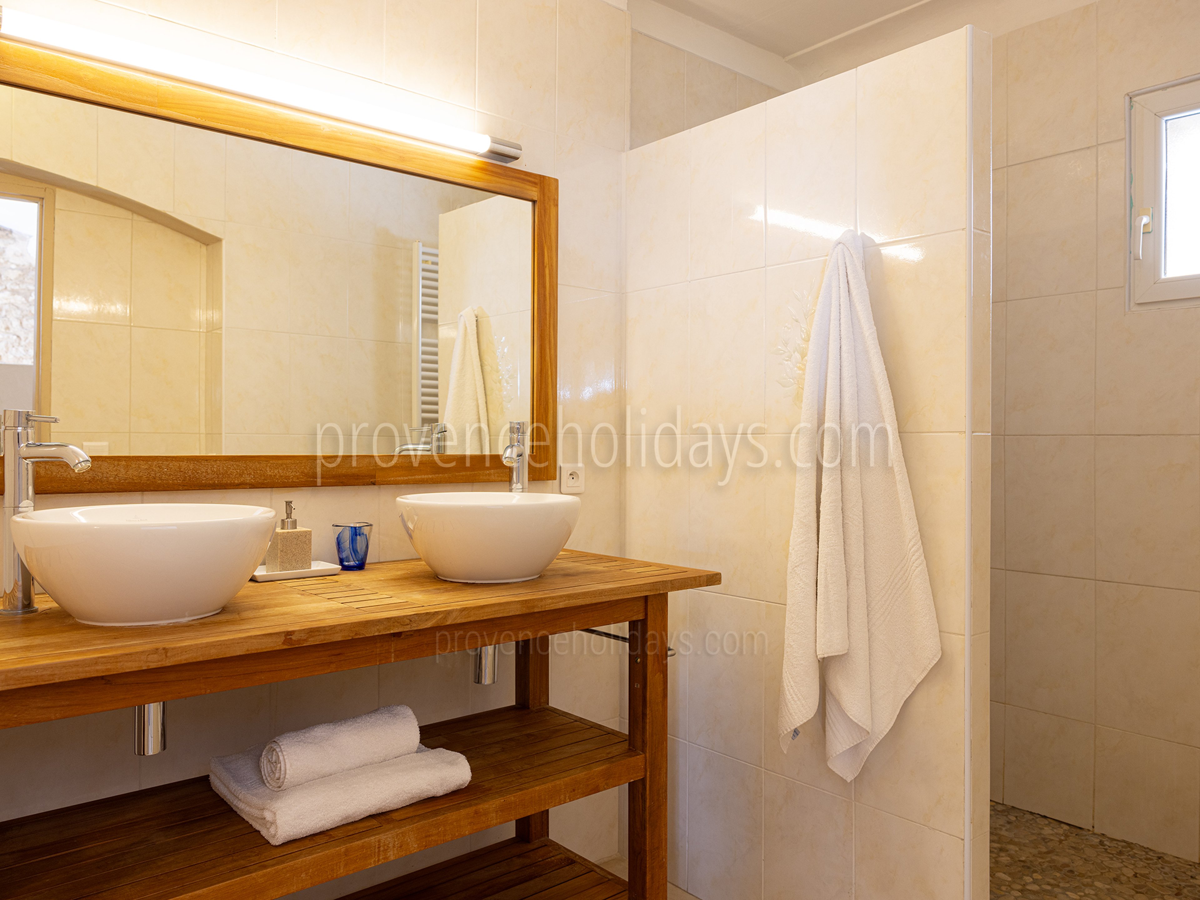 21 - Mas Heyrauds: Villa: Bathroom