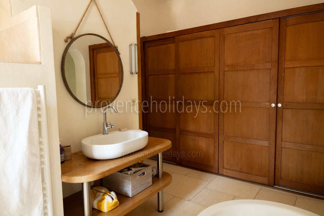 21 - Villa les Pins: Villa: Bathroom