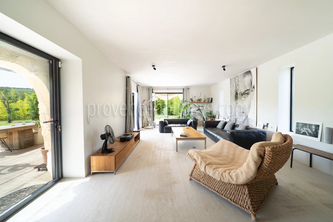 6 - FOR SALE – Charming property with a pool in Vaugines, near Lourmarin – panoramic view of the Luberon.: Villa: Interior