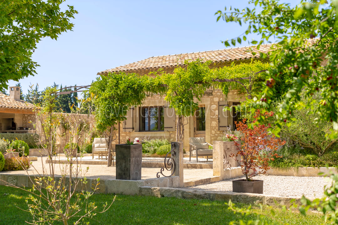 22 - Mas du Temps Suspendu: Villa: Exterior