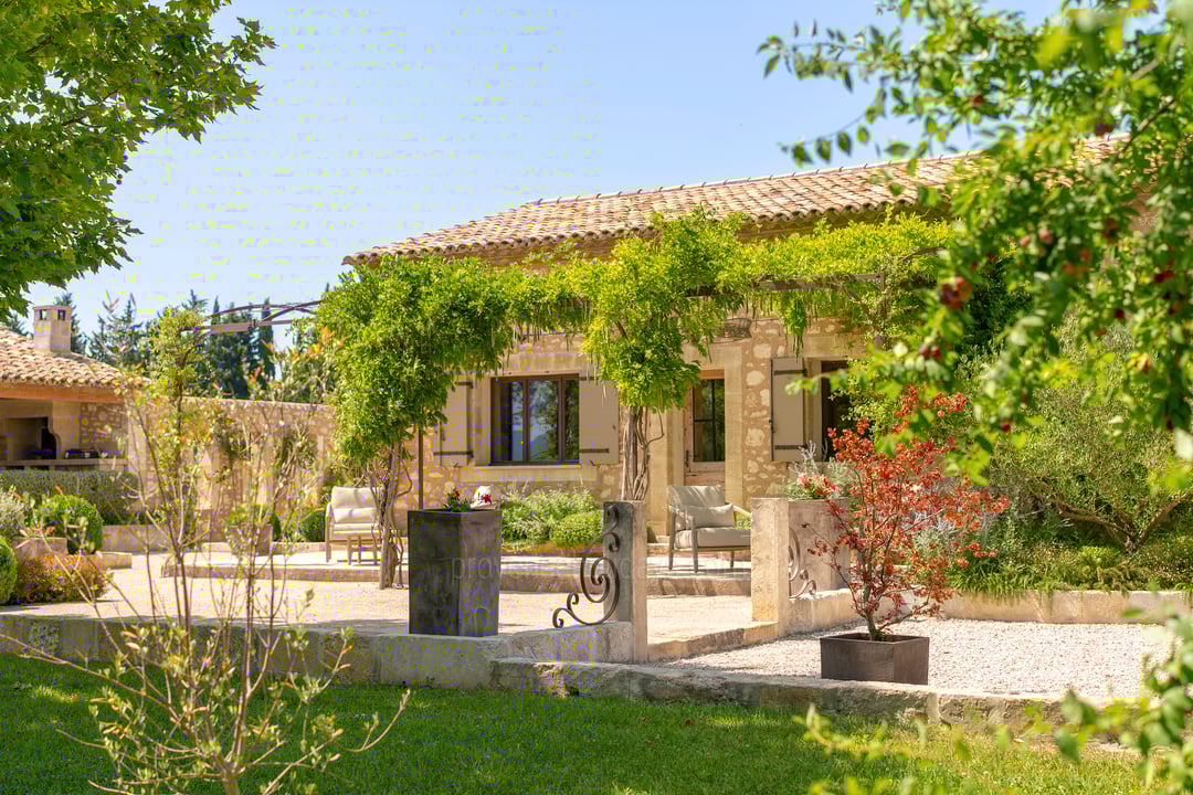 22 - Mas du Temps Suspendu: Villa: Exterior