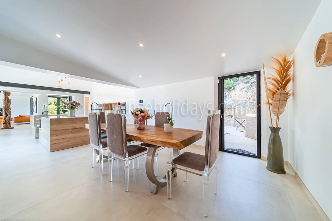 7 - Eigentijdse woning in Villes-sur-Auzon: Villa: Interior