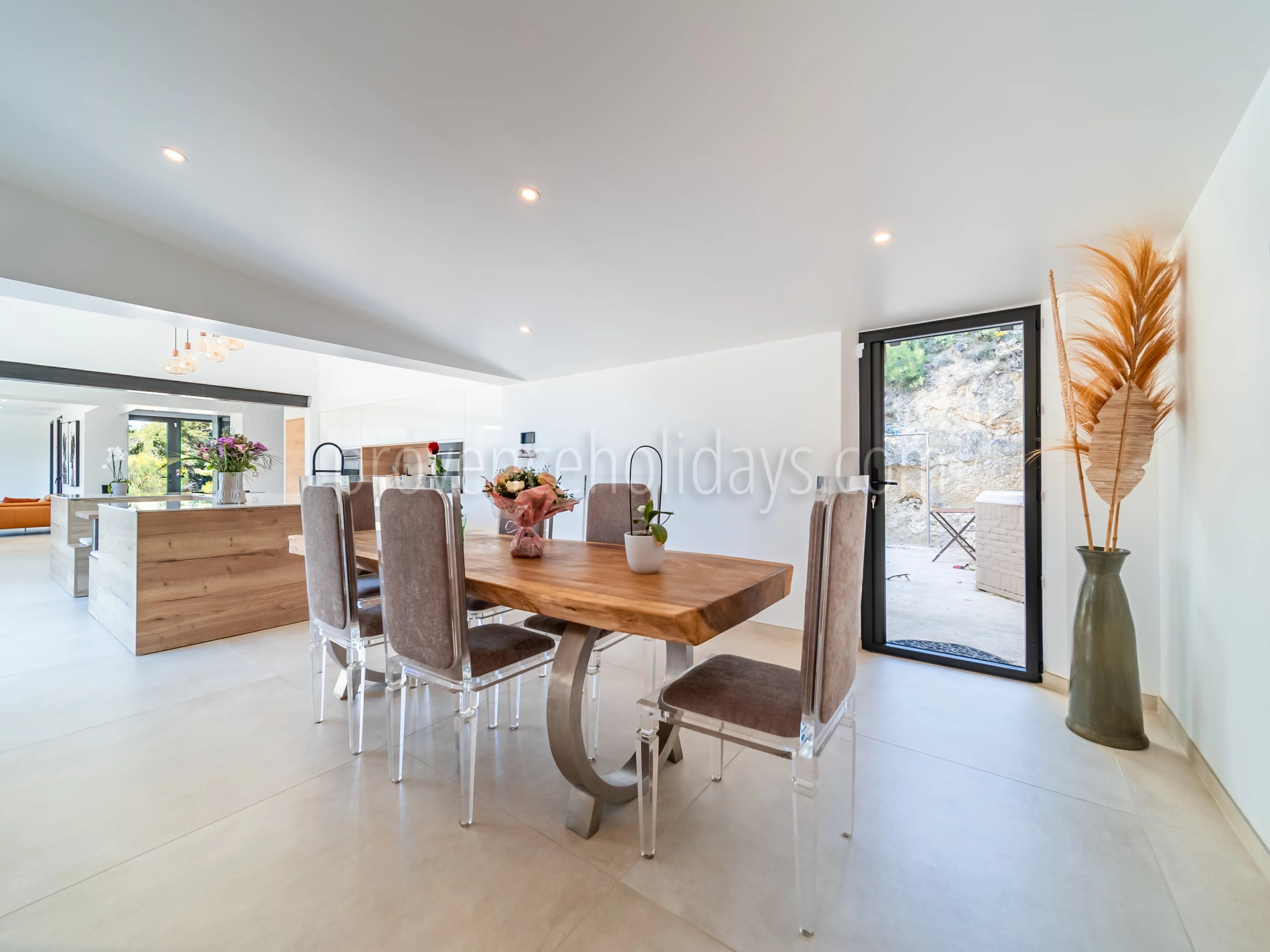 7 - Eigentijdse woning in Villes-sur-Auzon: Villa: Interior