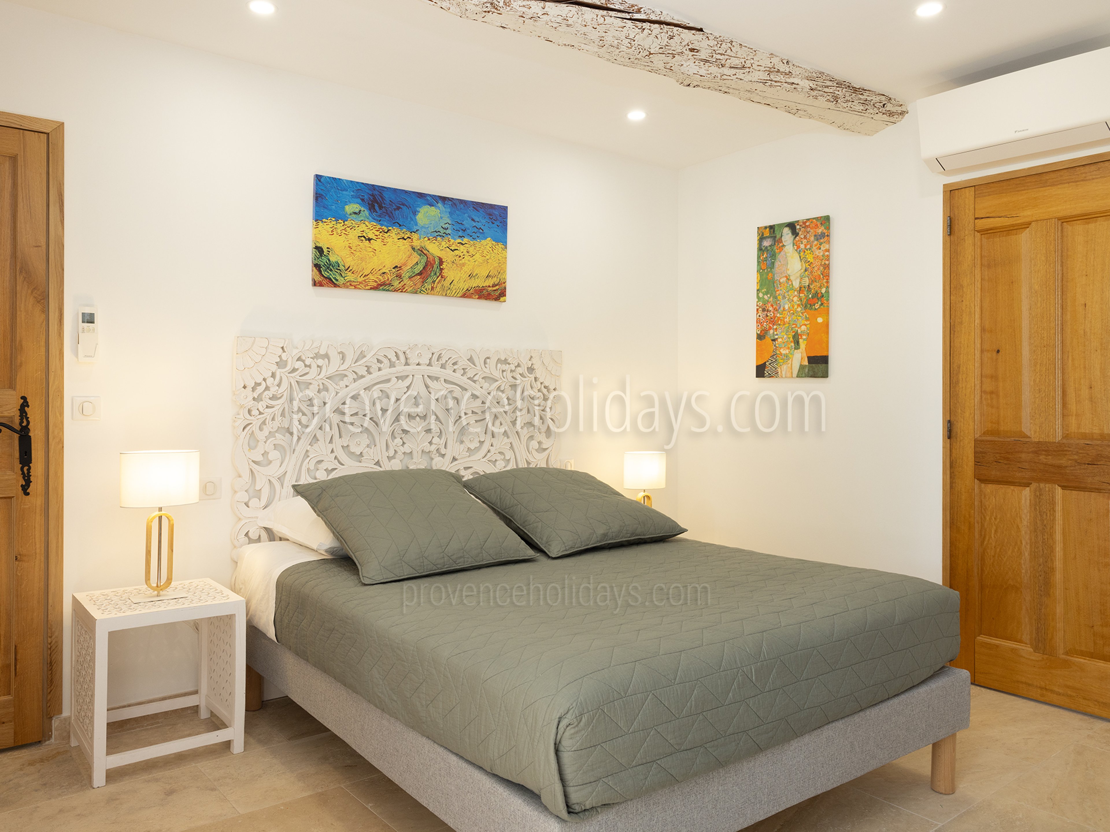4 - La Bastide Lavande: Villa: Bedroom