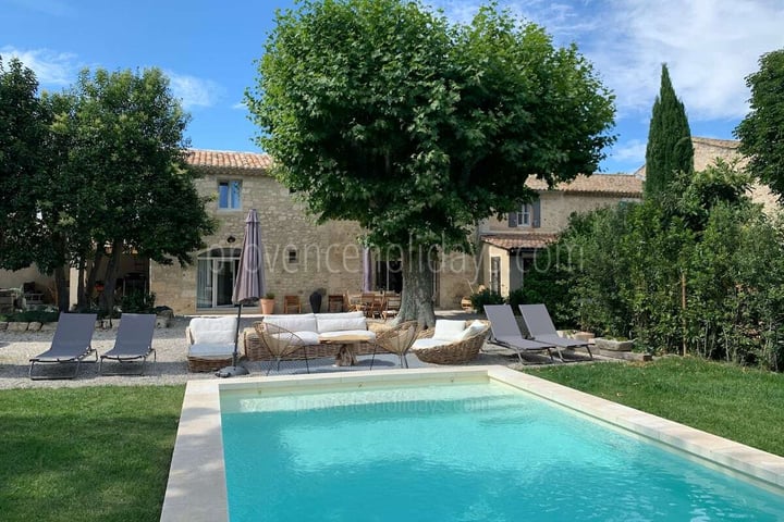 Mas provençal rénové avec piscine au Paradou