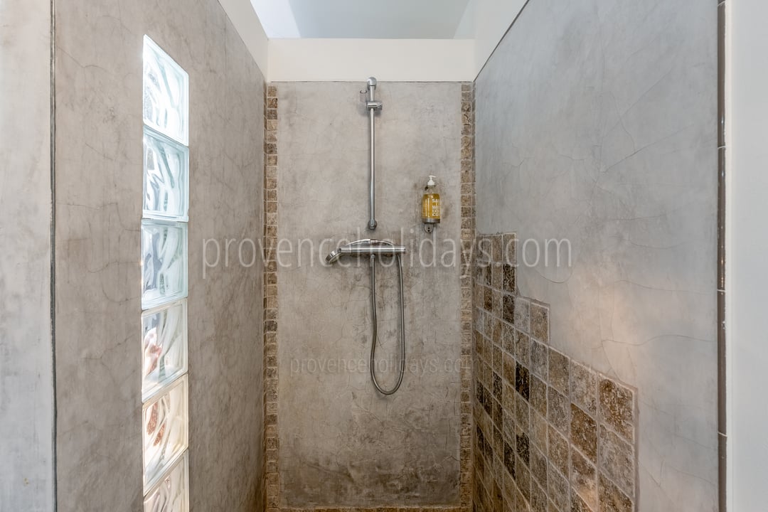 41 - Maison Sarrians: Villa: Bathroom
