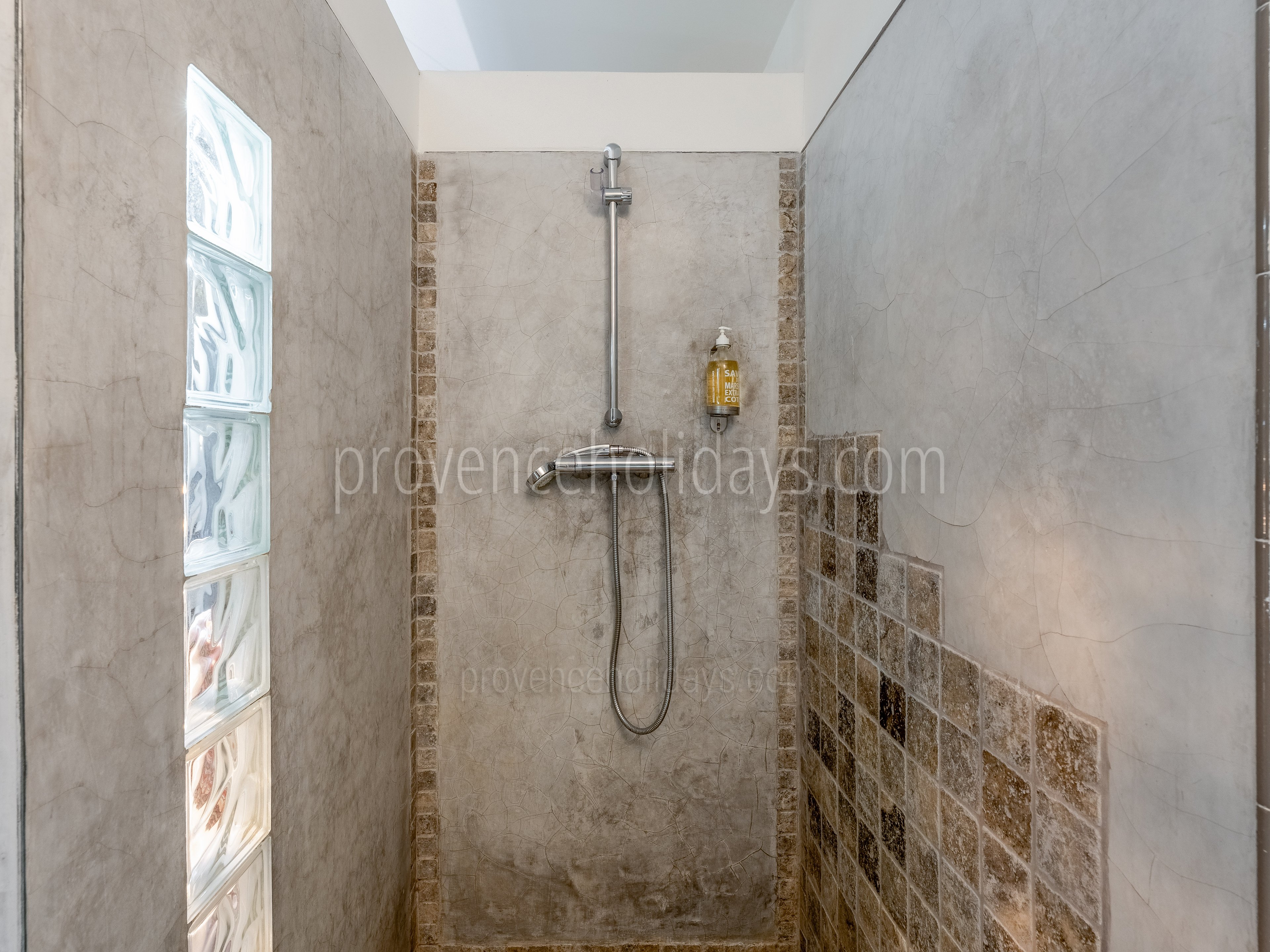 41 - Maison Sarrians: Villa: Bathroom