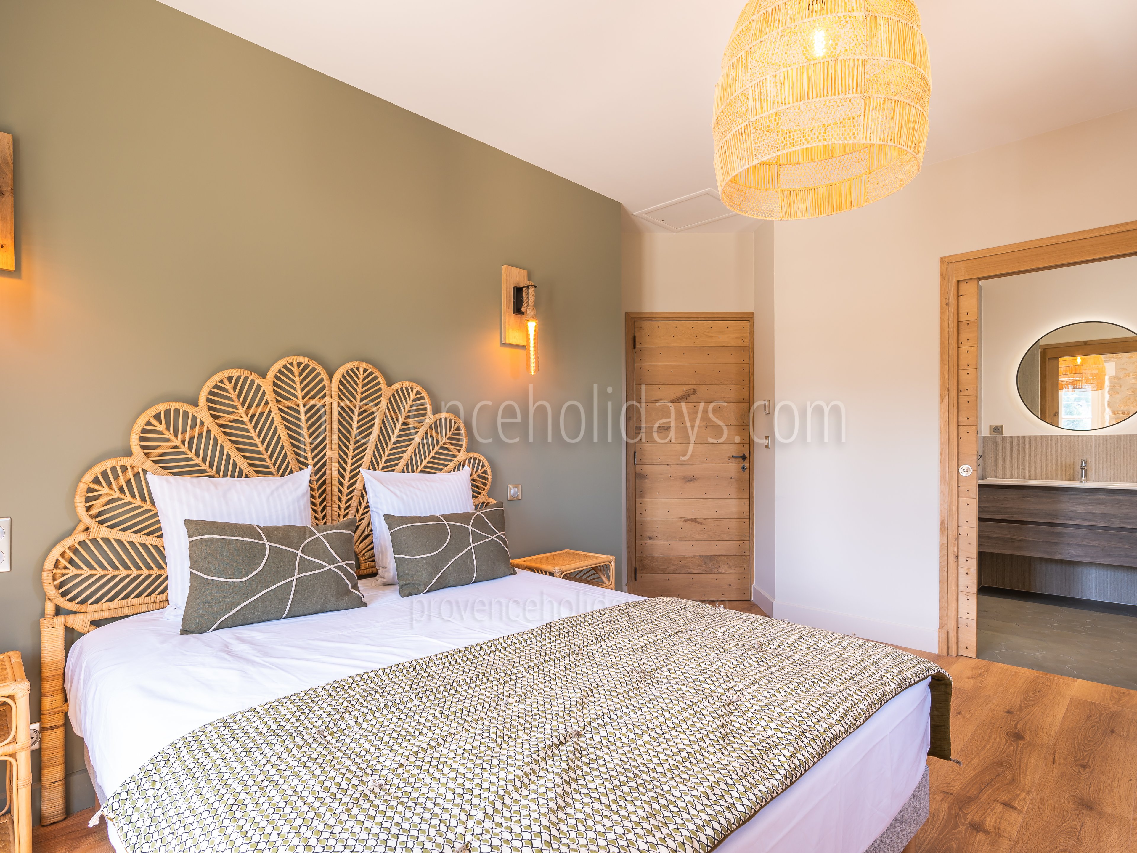 21 - Mas Lucie: Villa: Bedroom