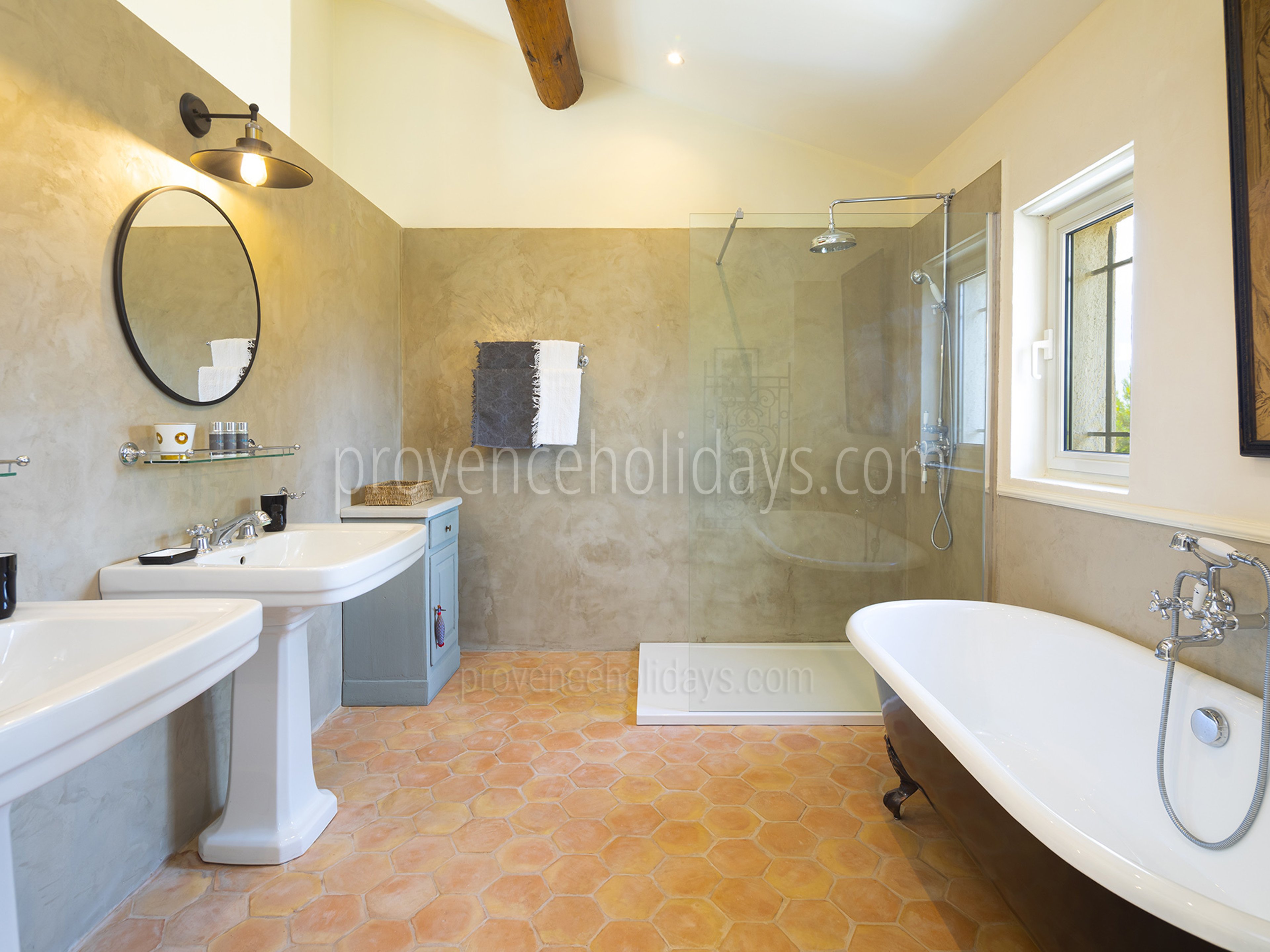 39 - Le Mas de la Cabro: Villa: Bathroom