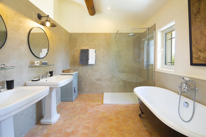 23 - Le Mas de la Cabro: Villa: Bathroom