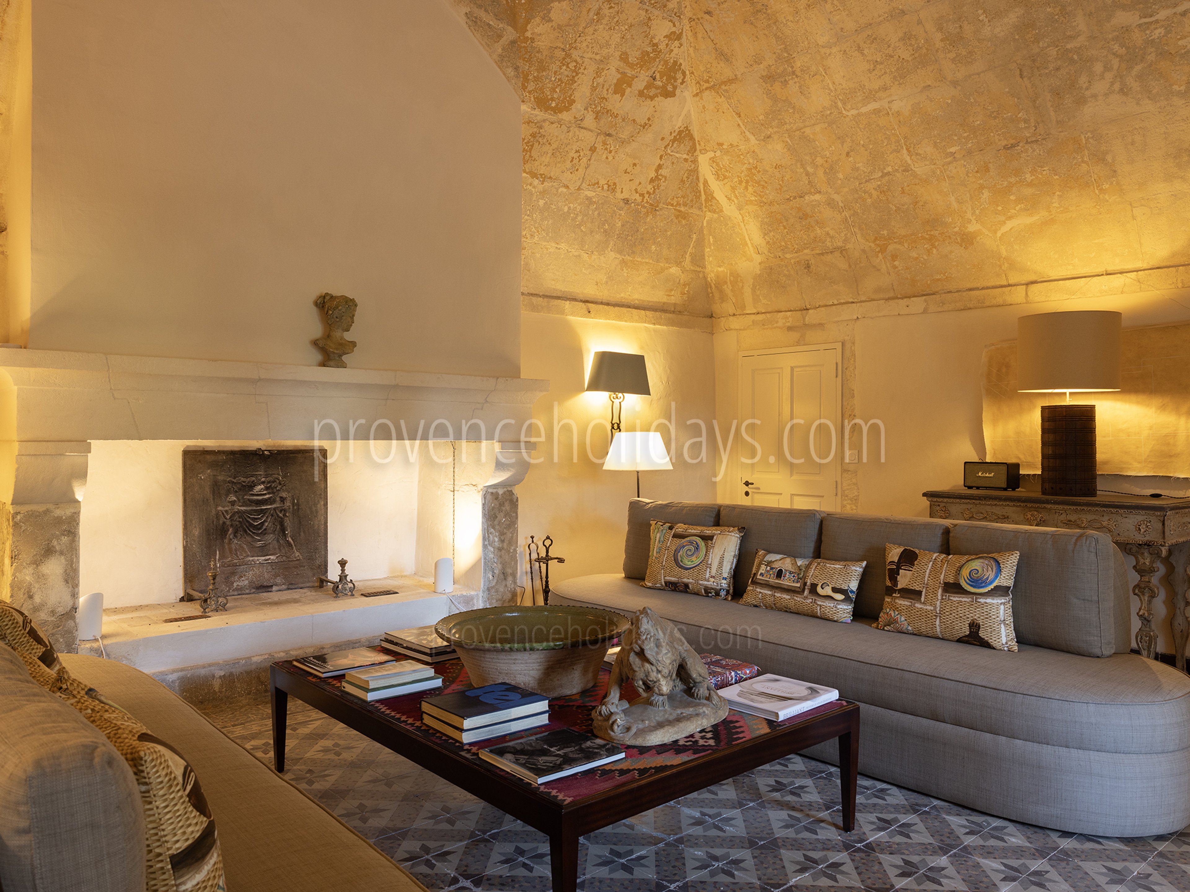 14 - Bastide Mouriès: Villa: Interior