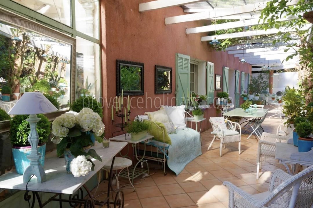 5 - Estate to renovate in Orgon: Villa: Exterior