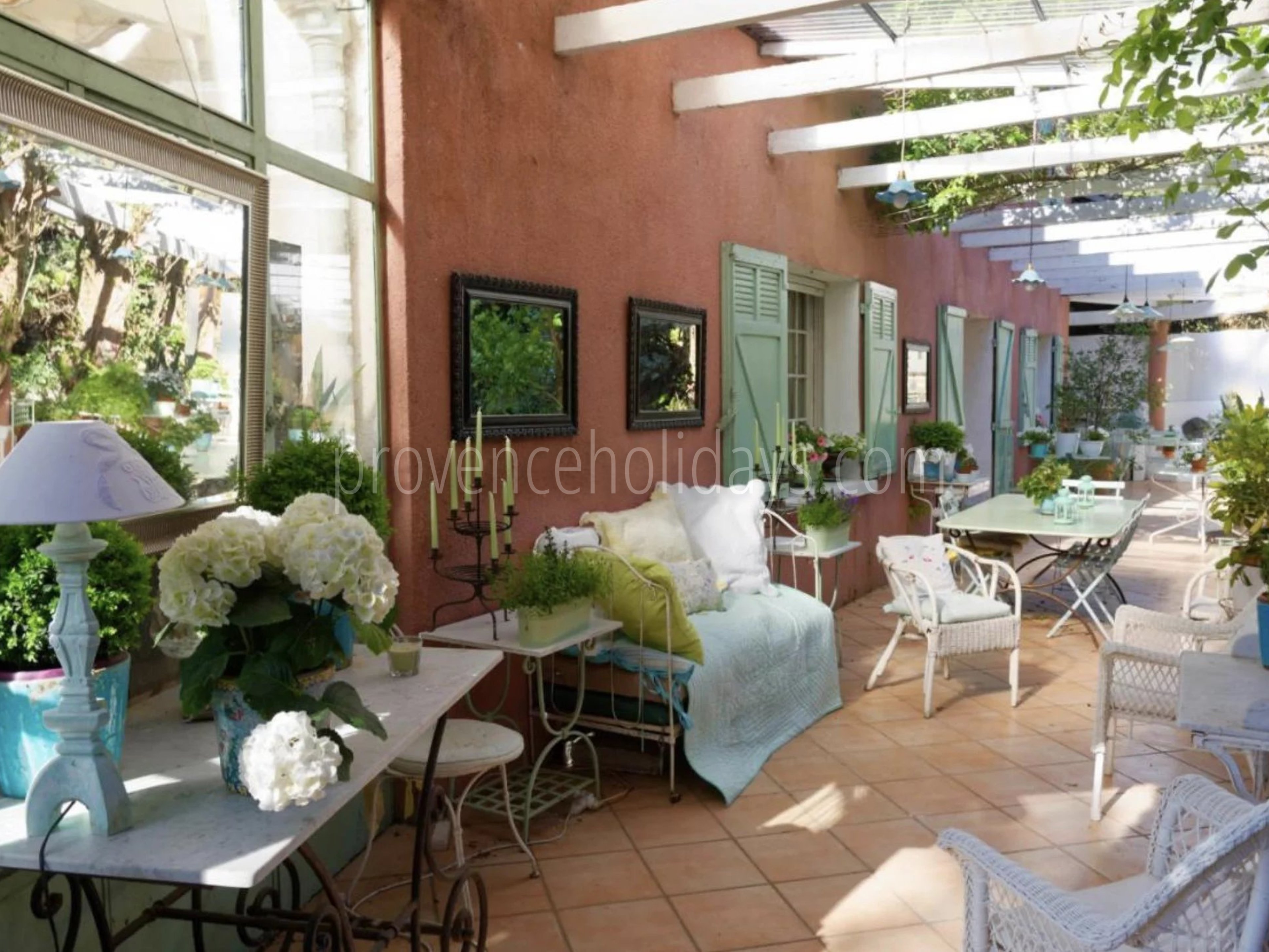 5 - Estate to renovate in Orgon: Villa: Exterior