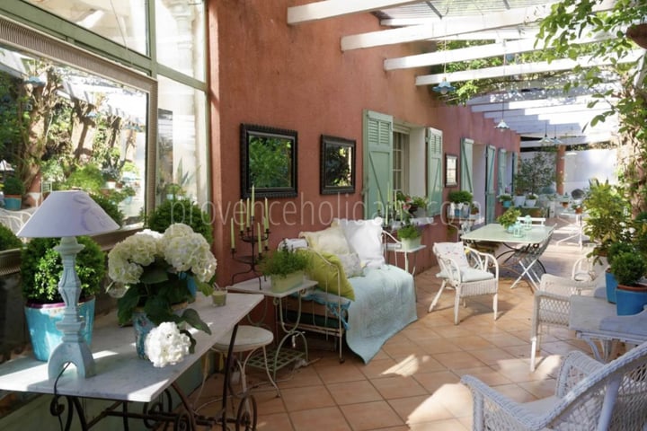 5 - Estate to renovate in Orgon: Villa: Exterior