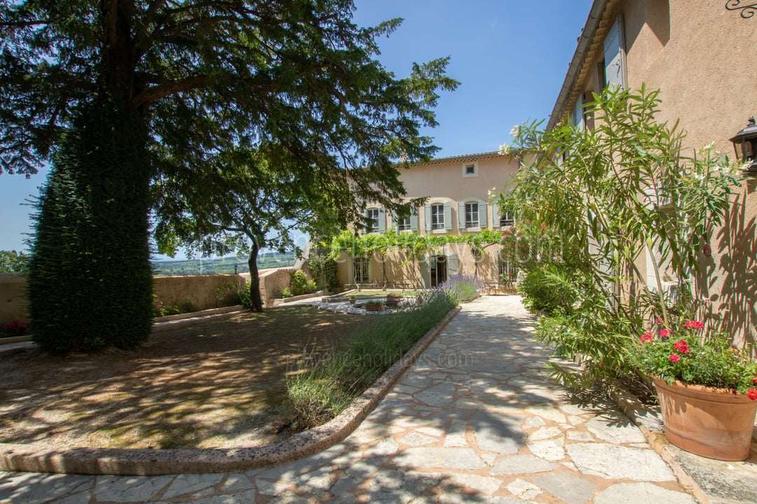 14 - Château des Templiers: Villa: Exterior