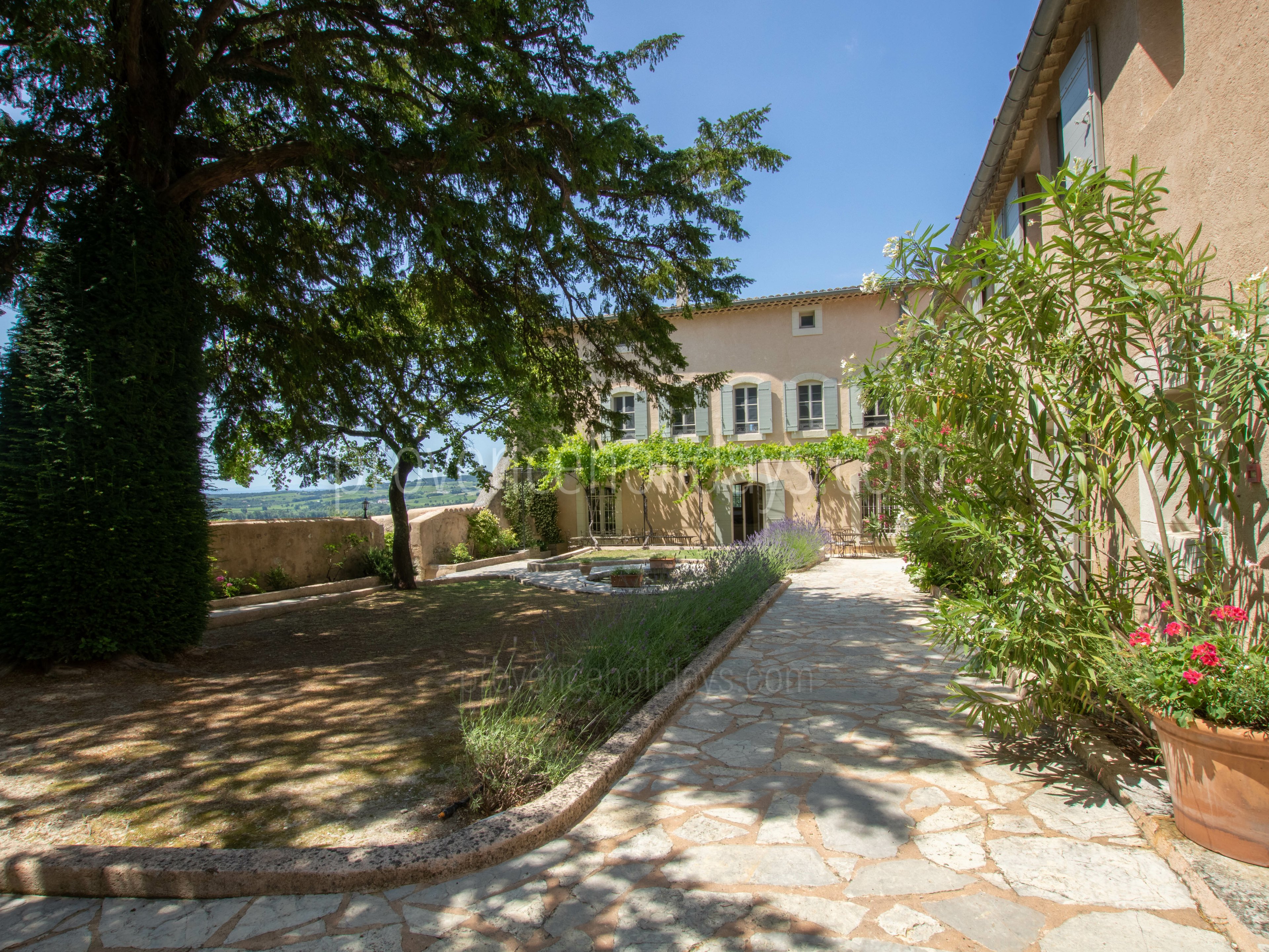 14 - Château des Templiers: Villa: Exterior
