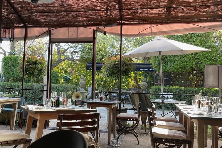 Restaurant لو كاريه دي هيربس