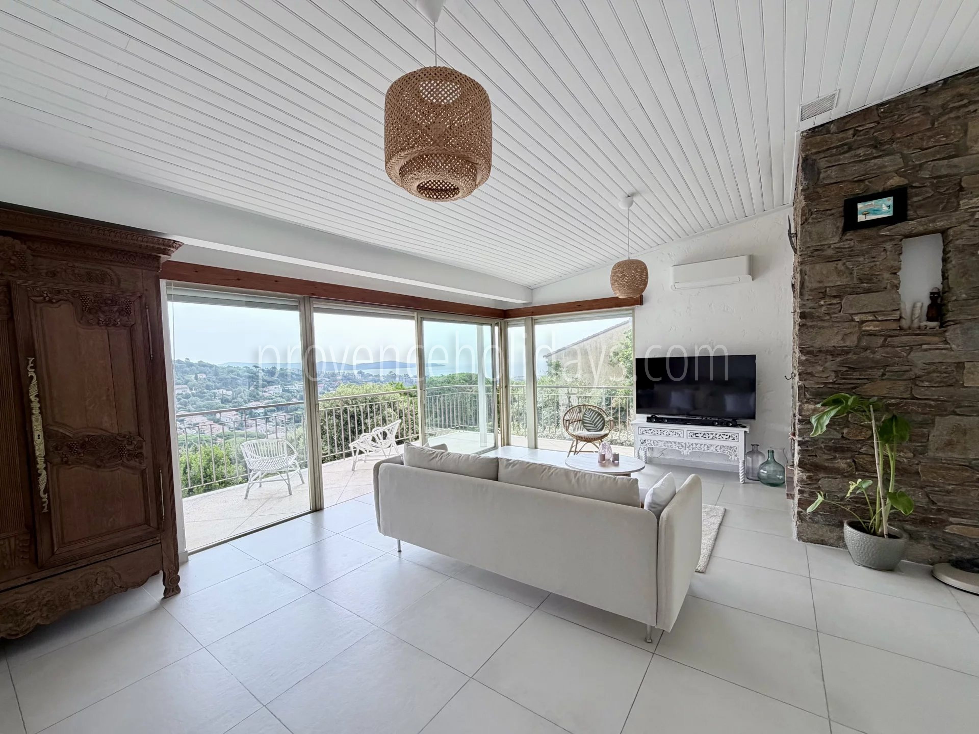 7 - Villa with pool in Cavalaire-sur-Mer: Villa: Interior