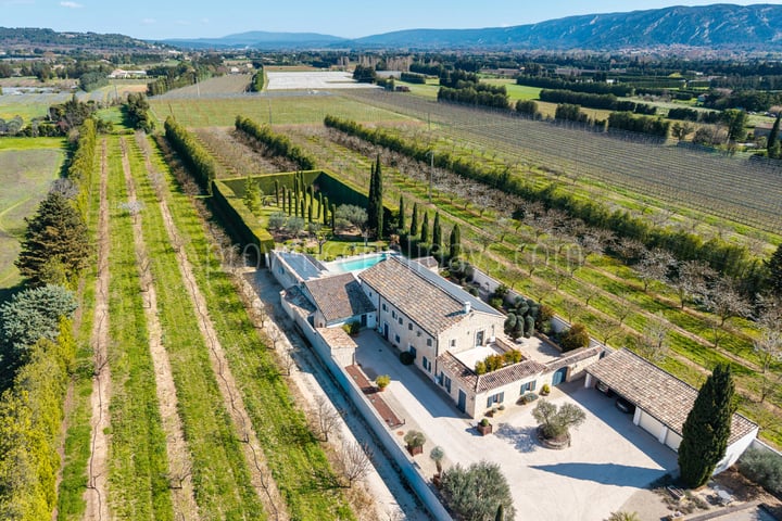 22 - Provençal mas in Robion: Villa: Exterior