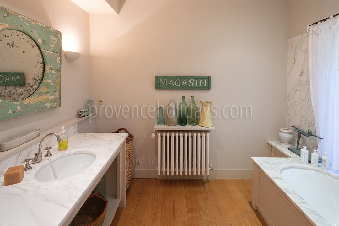 35 - Mas Provence: Villa: Bathroom