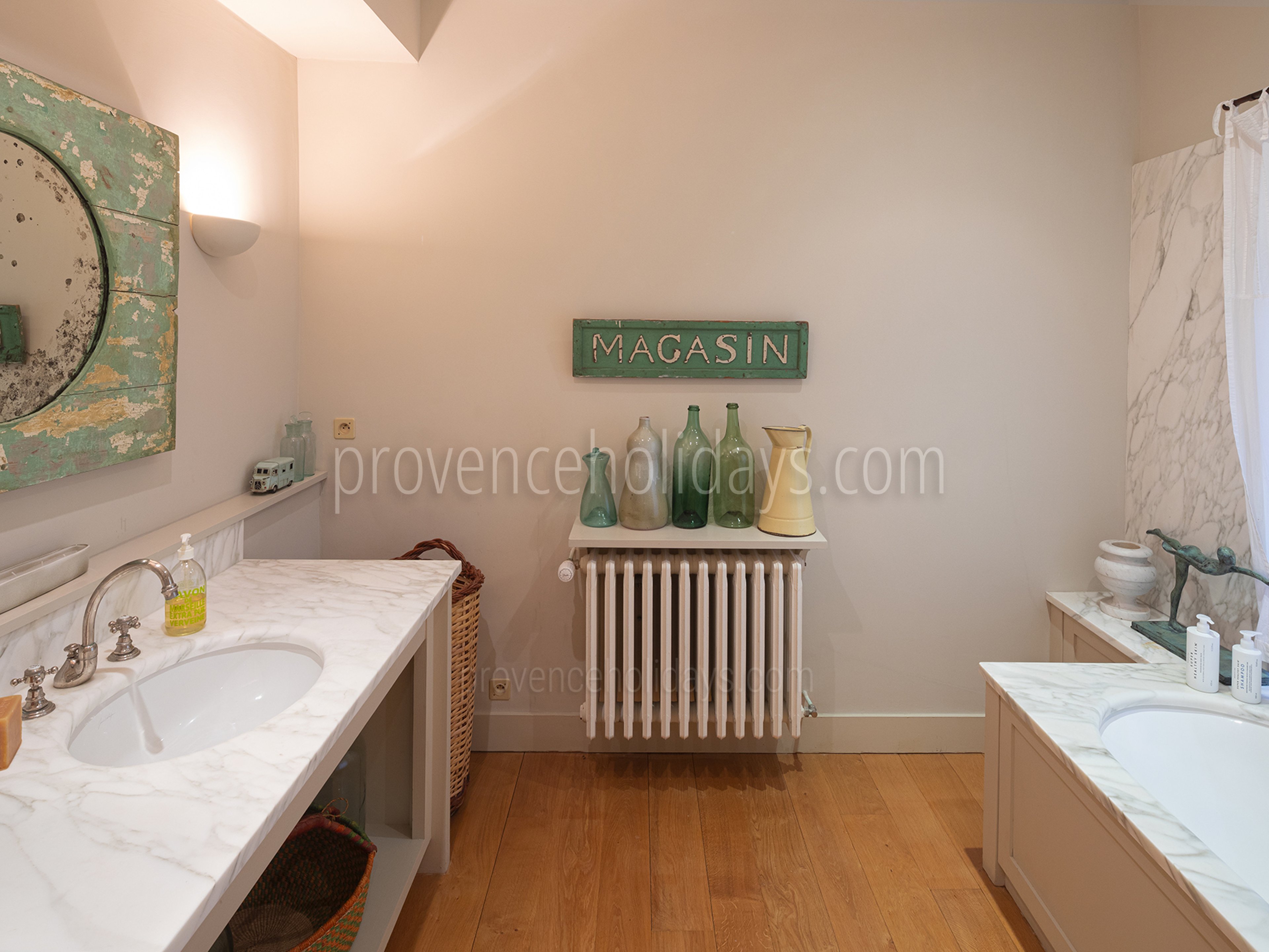35 - Mas Provence: Villa: Bathroom