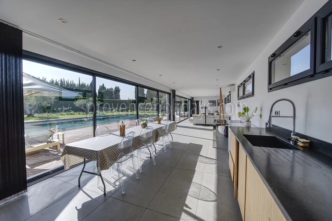 53 - House with pool house in Eyguières: Villa: Interior