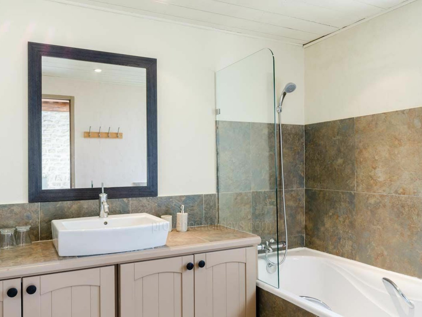 40 - Le Mas de Gordes: Villa: Bathroom