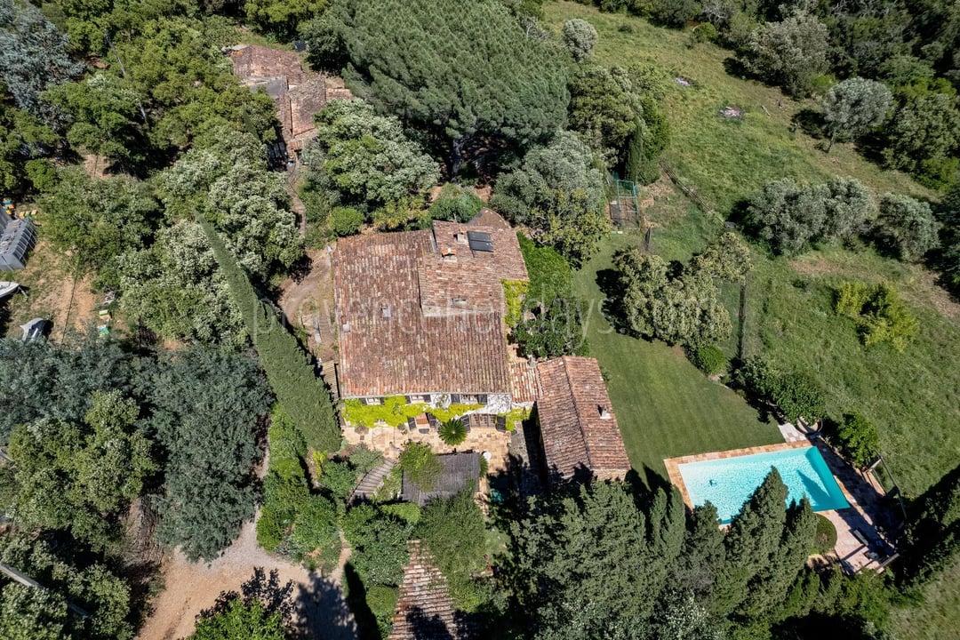 39 - Gehucht in La Garde-Freinet: Villa: Exterior