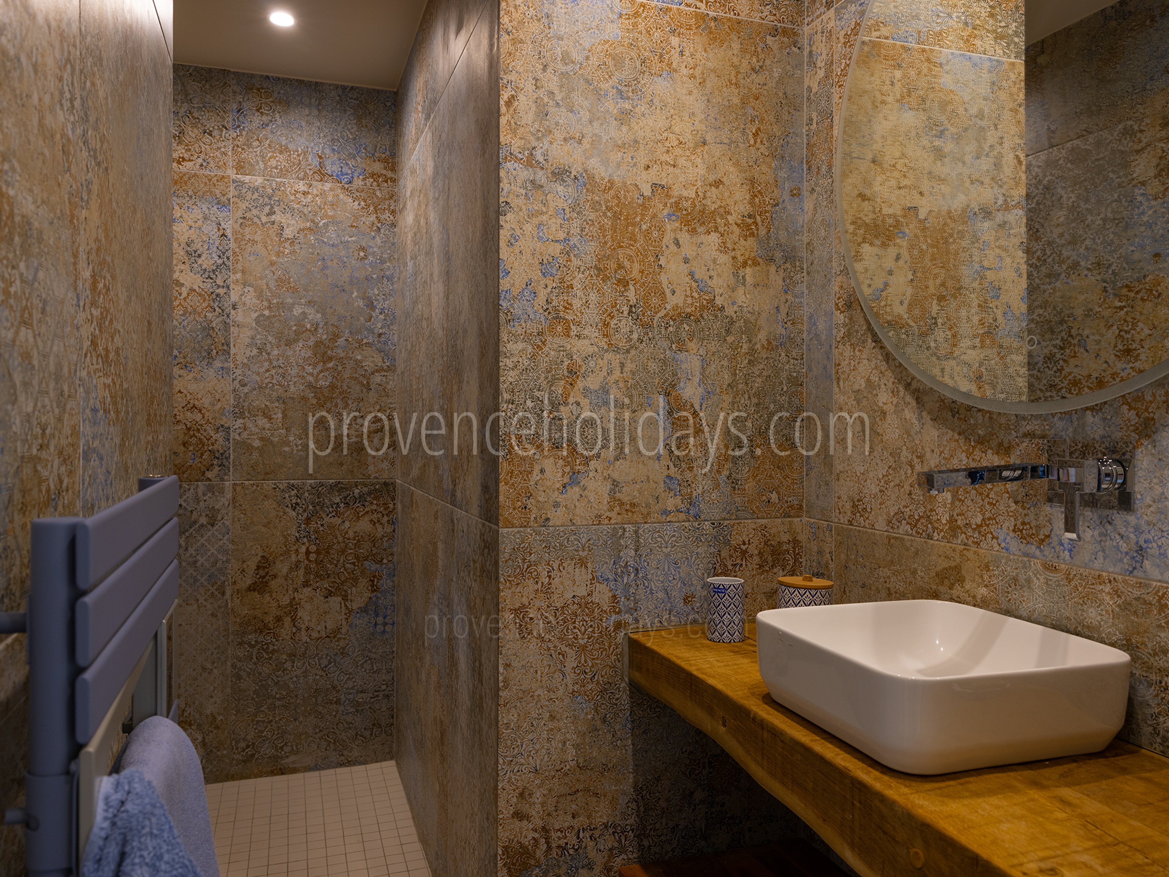 36 - Mas Leonie: Villa: Bathroom