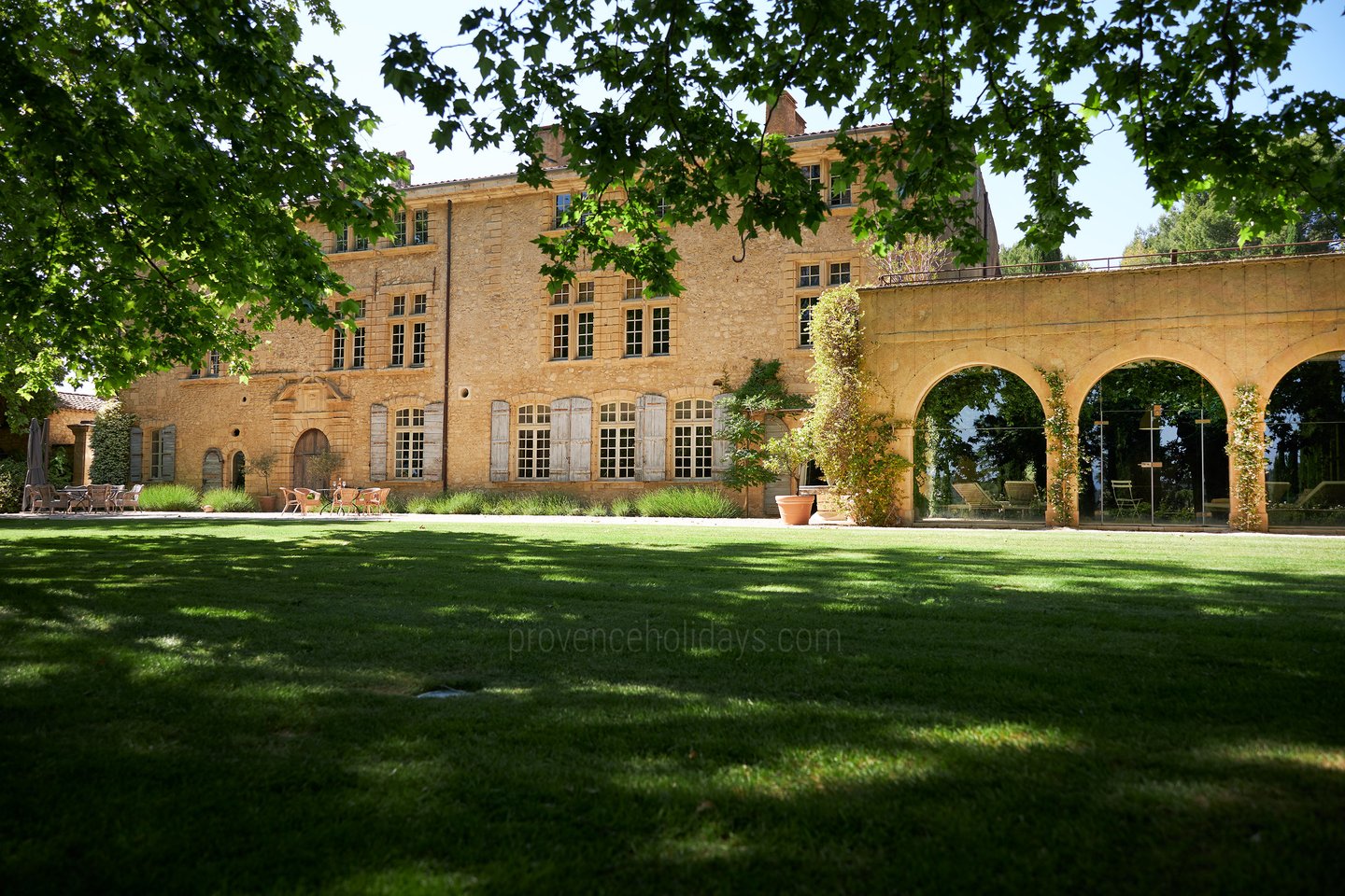 20 - Domaine de Luberon: Villa: Exterior