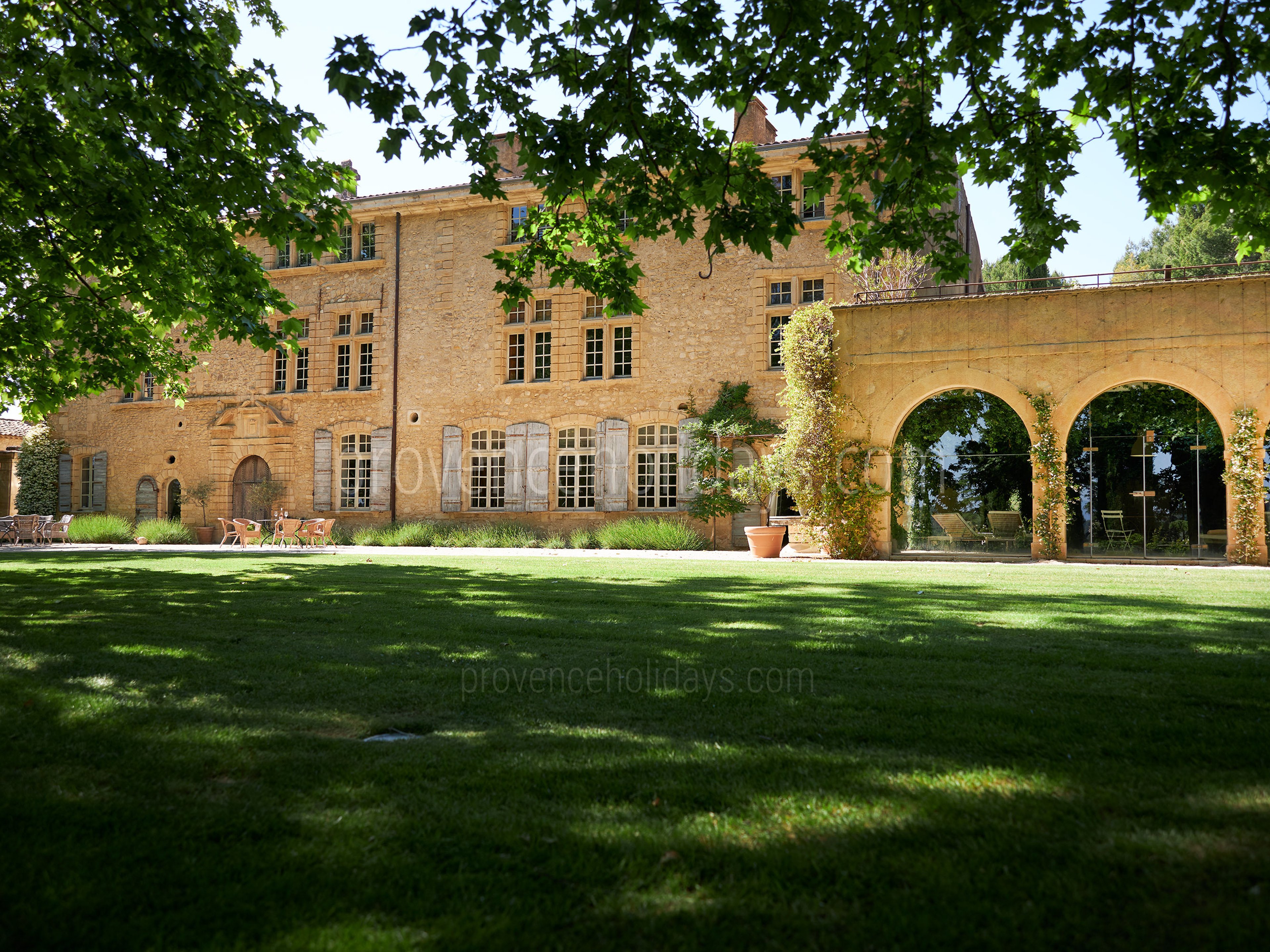 21 - Domaine de Luberon: Villa: Exterior