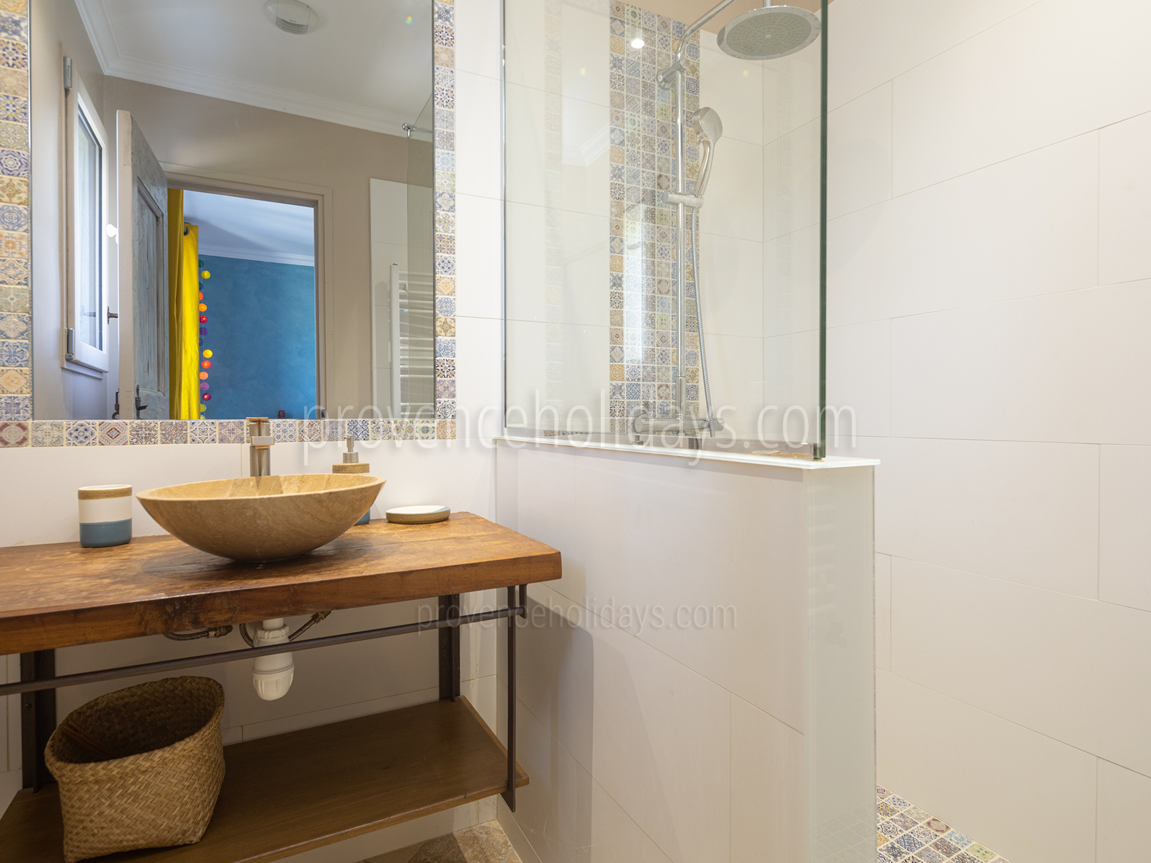 22 - Le Mas d\'Orgon: Villa: Bathroom