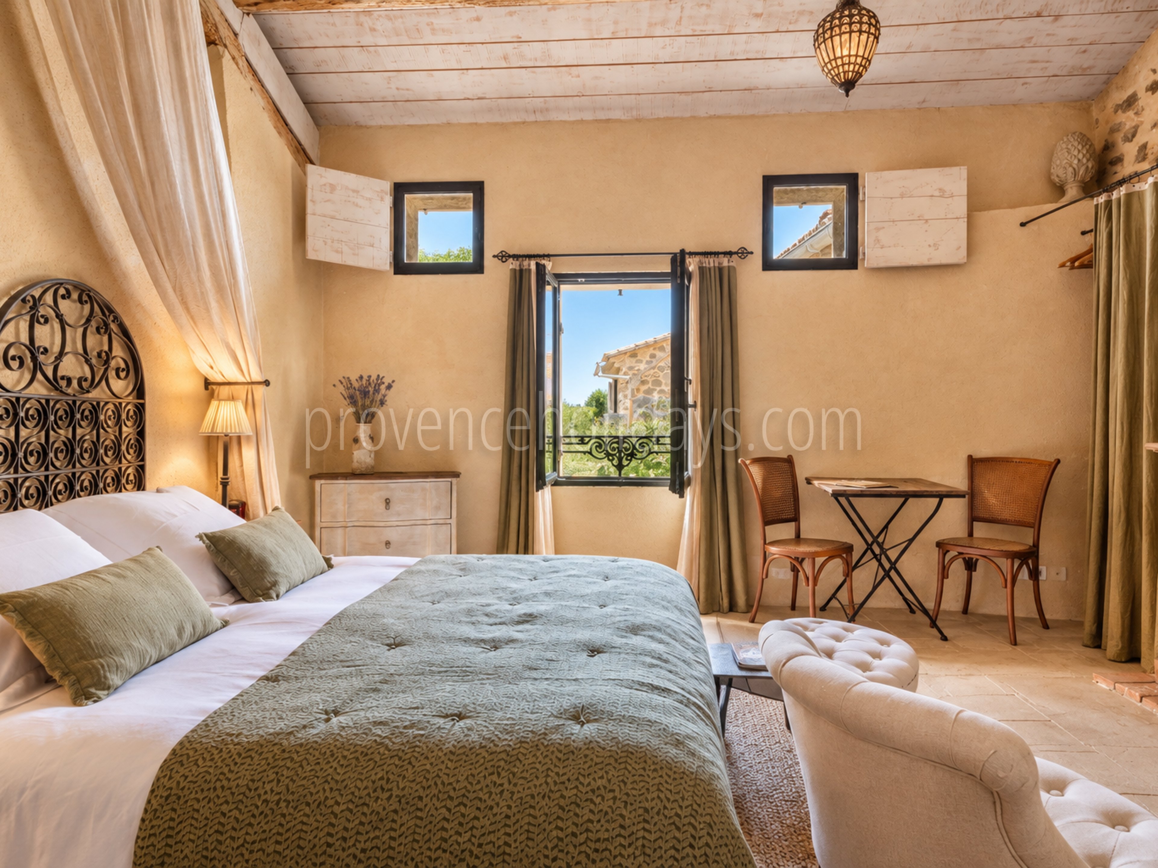 27 - Mas de Beaumes: Villa: Bedroom