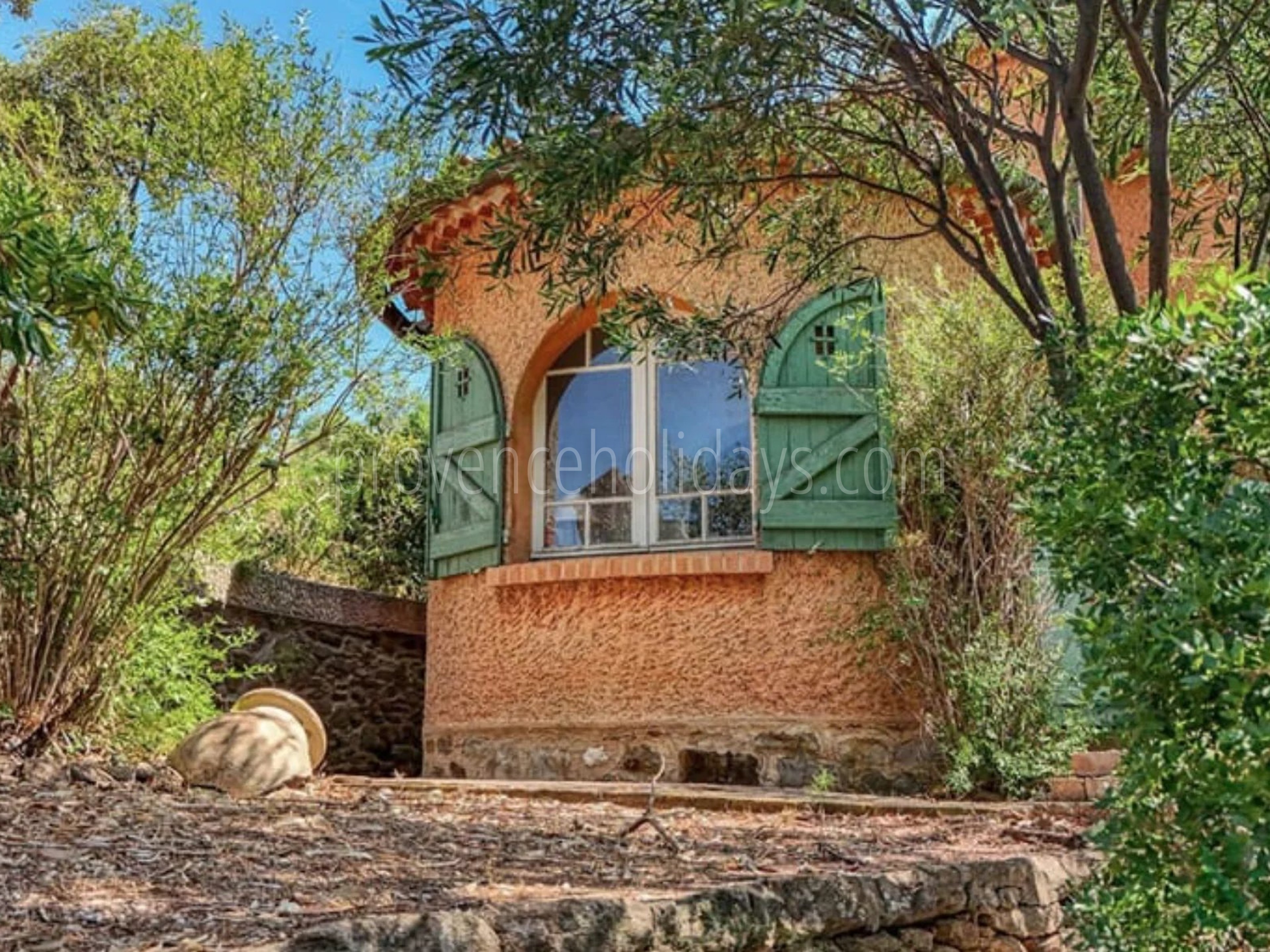 2 - Villa to renovate in Lavandou: Villa: Exterior