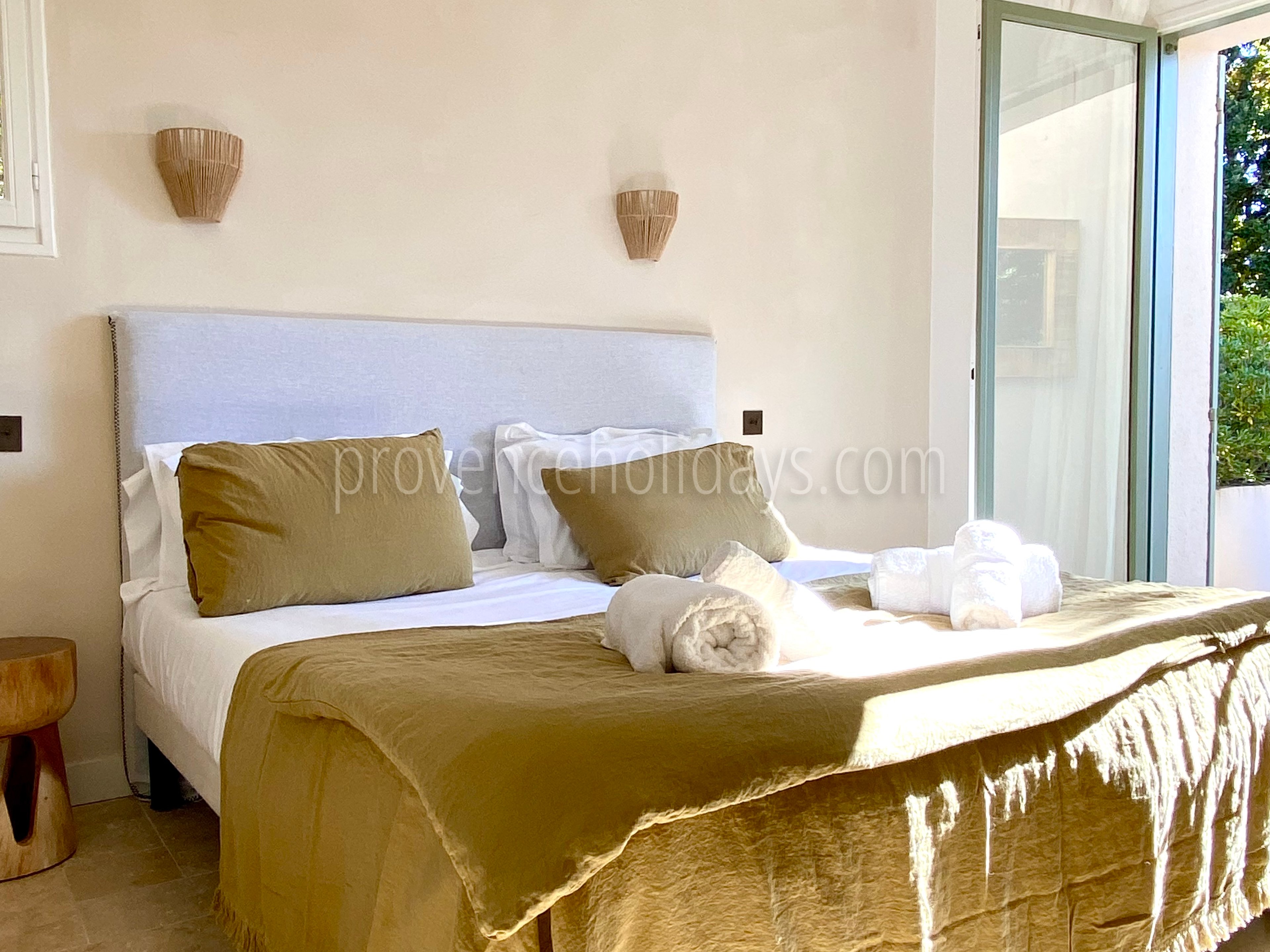 41 - Mas des Collines du Luberon: Villa: Bedroom