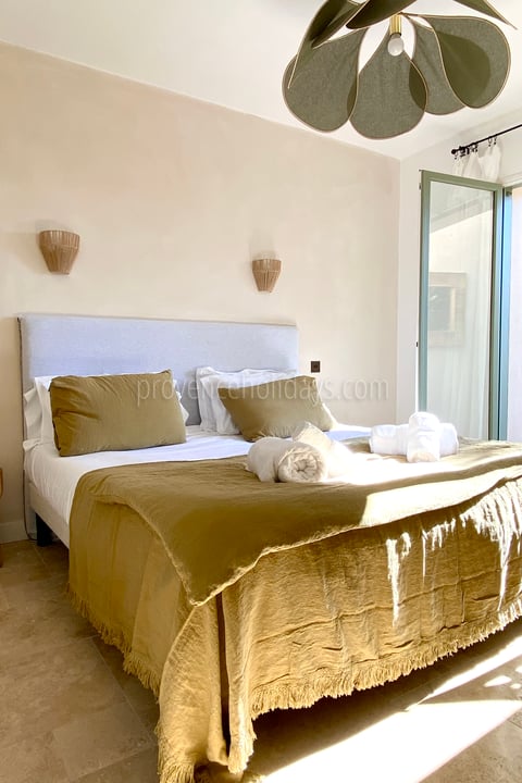 41 - Mas des Collines du Luberon: Villa: Bedroom