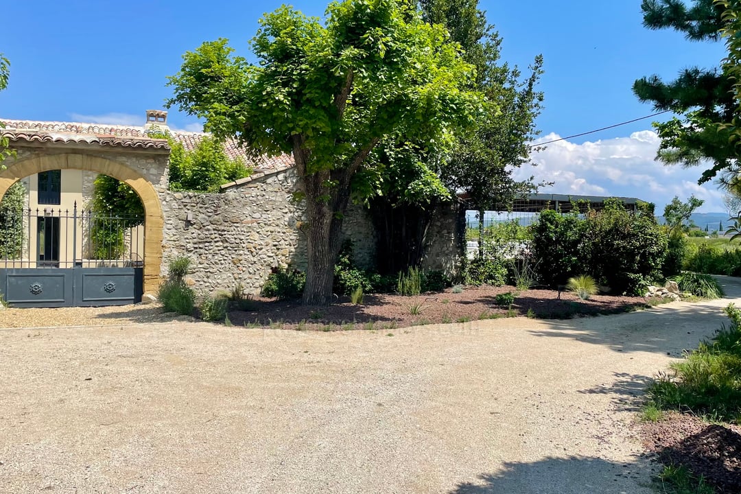 9 - Mas de Seguret: Villa: Exterior