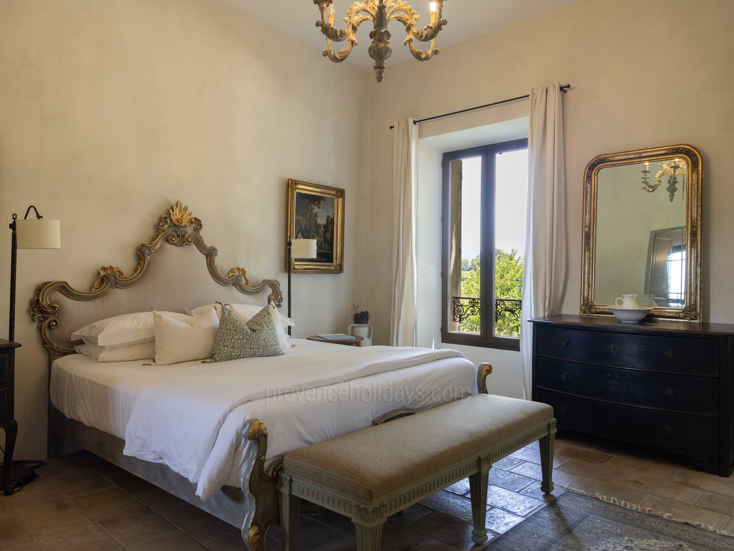 14 - Bastide Provençale: Villa: Bedroom