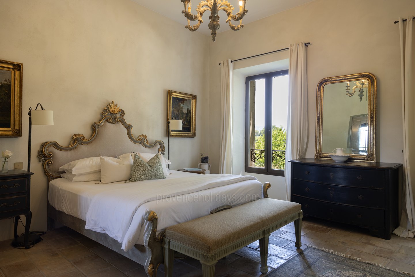 14 - Bastide Provençale: Villa: Bedroom