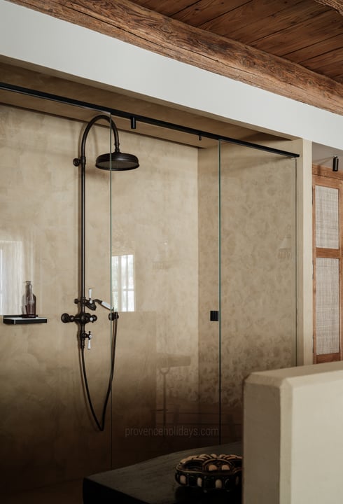 32 - Mas des Oliviers: Villa: Bathroom