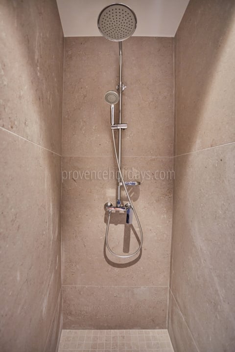38 - La Maison de Goult: Villa: Bathroom