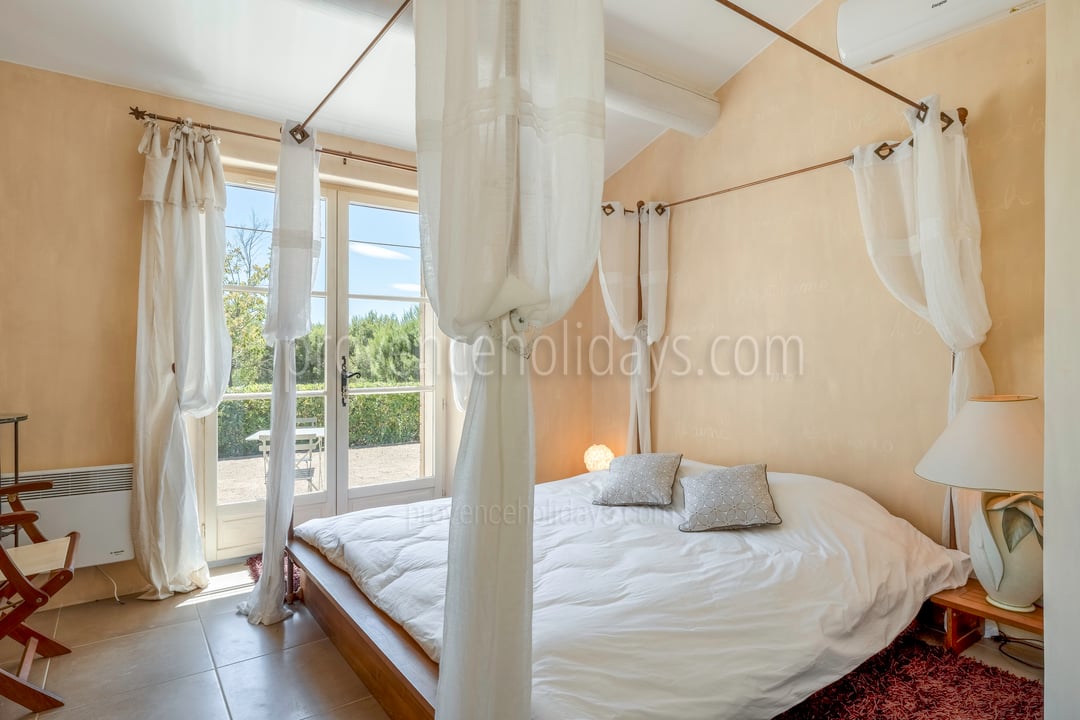 31 - Mas des Songes: Villa: Bedroom