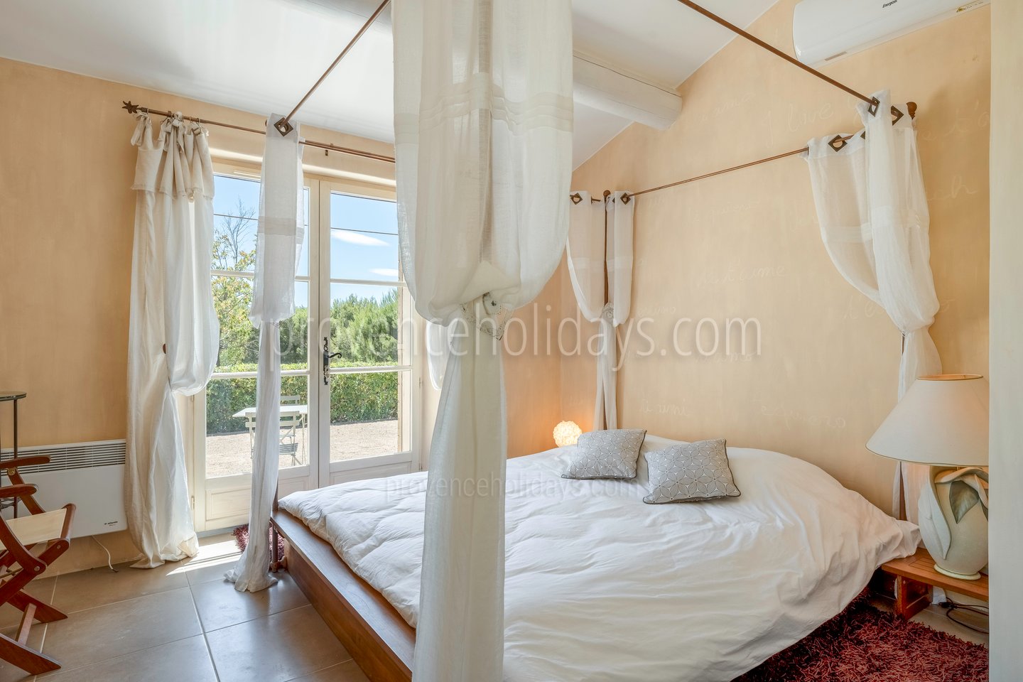 31 - Mas des Songes: Villa: Bedroom