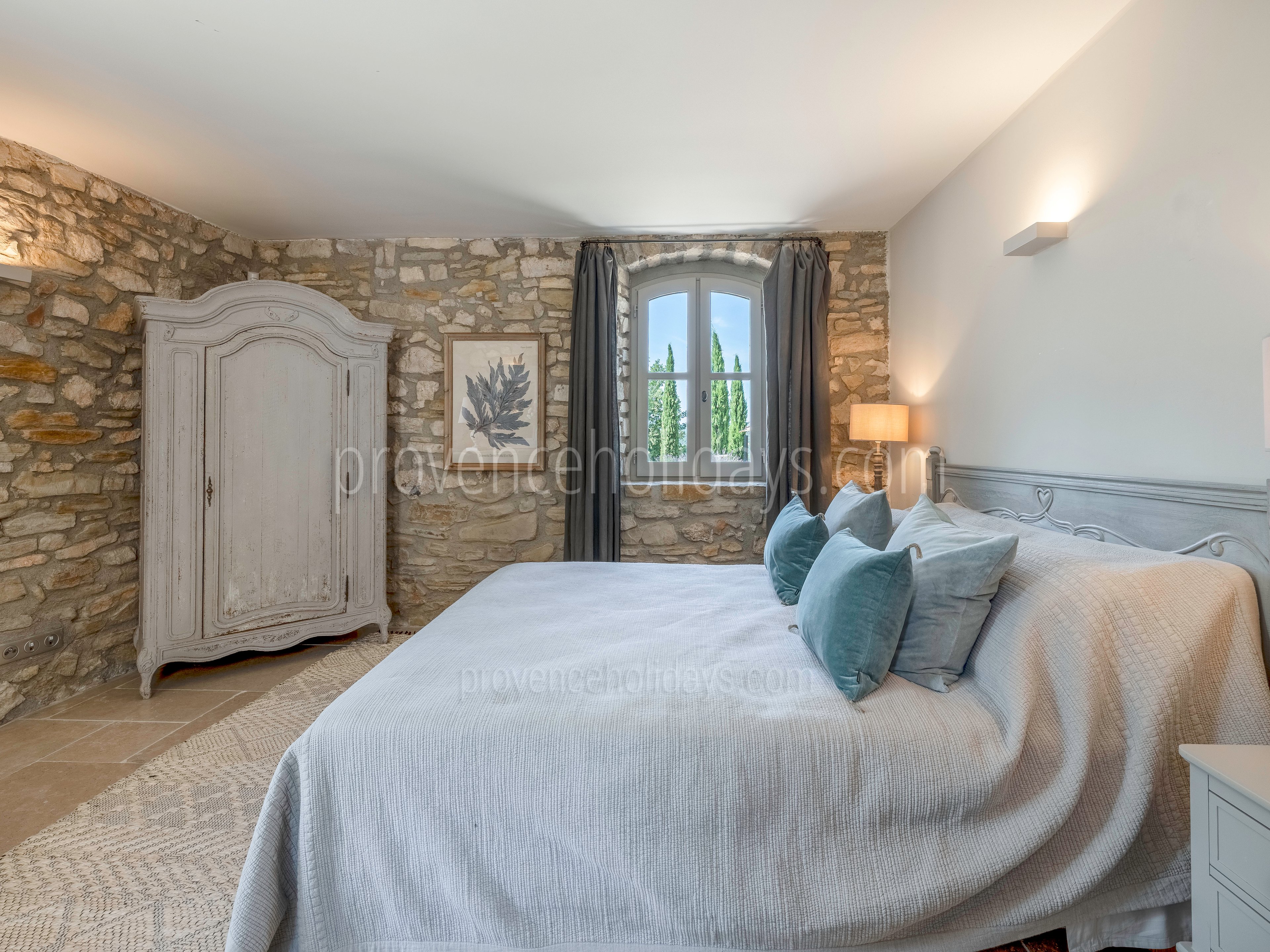 76 - Mas de Saint-Jean: Villa: Bedroom