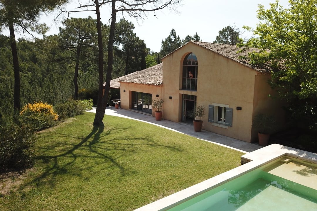 Charming Provençal villa with heated pool and panoramic Roussillon views