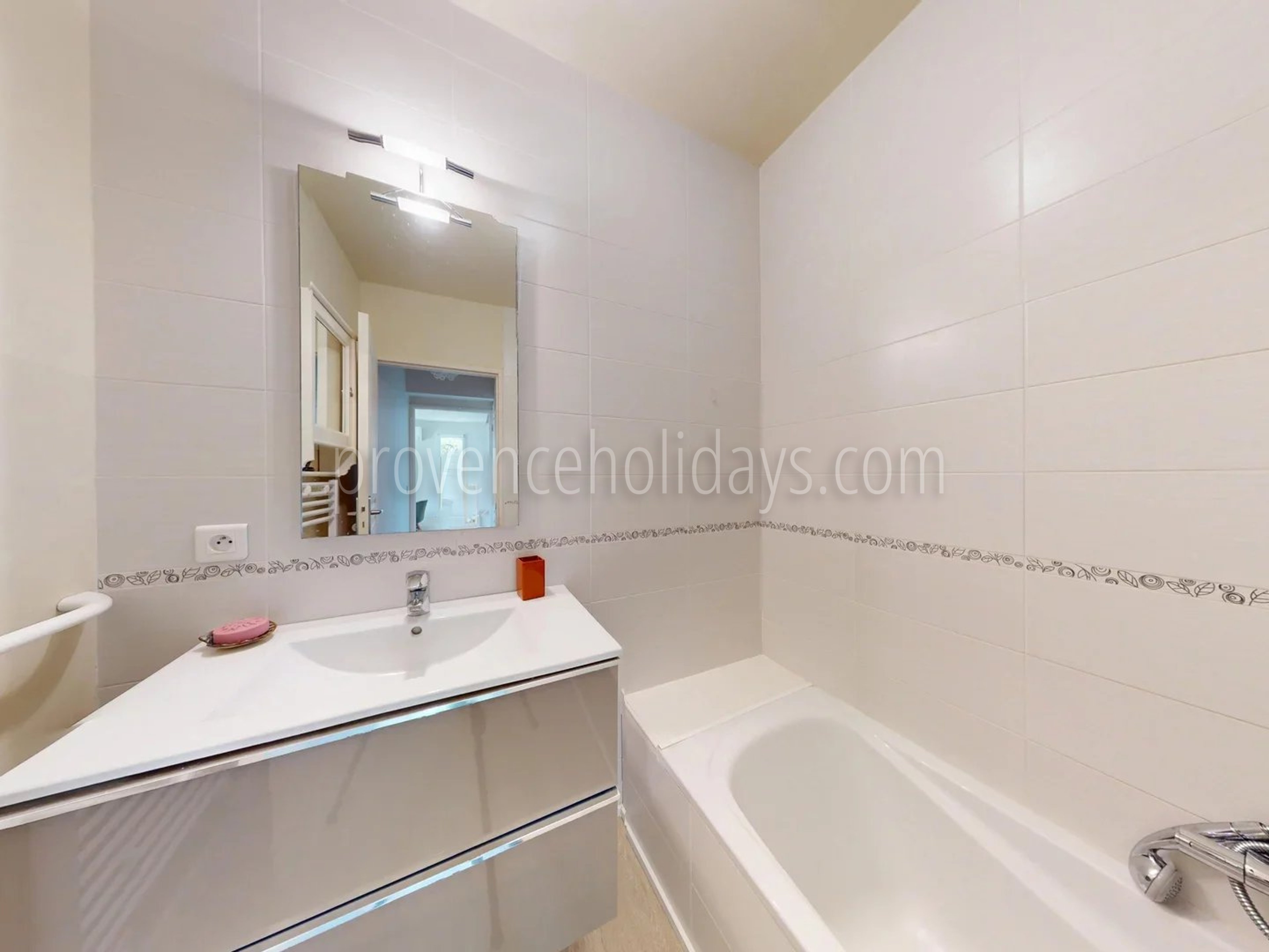14 - Traditionelle Villa in Cavalaire-sur-Mer: Villa: Bathroom