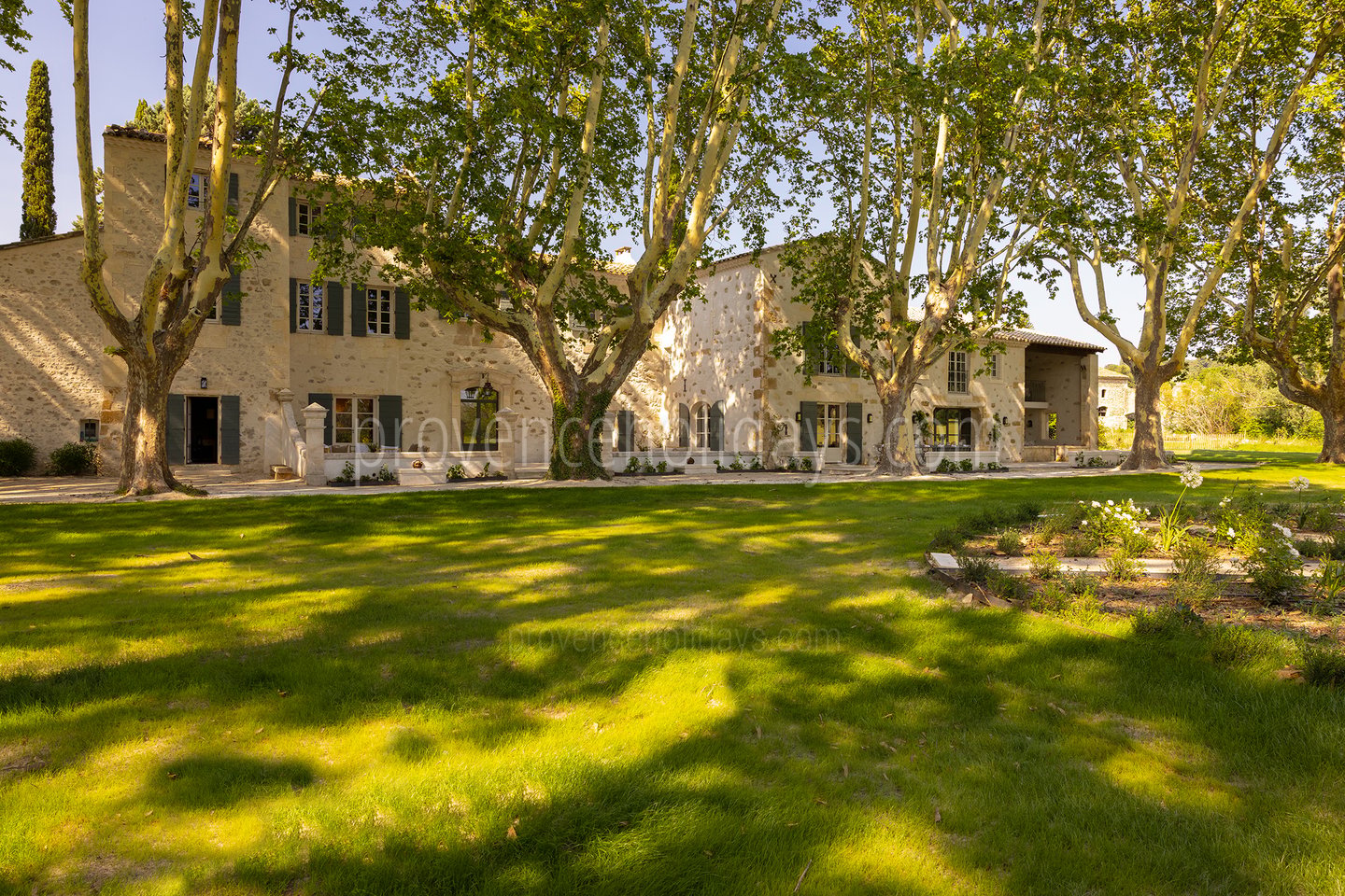 18 - Bastide Mouriès: Villa: Exterior