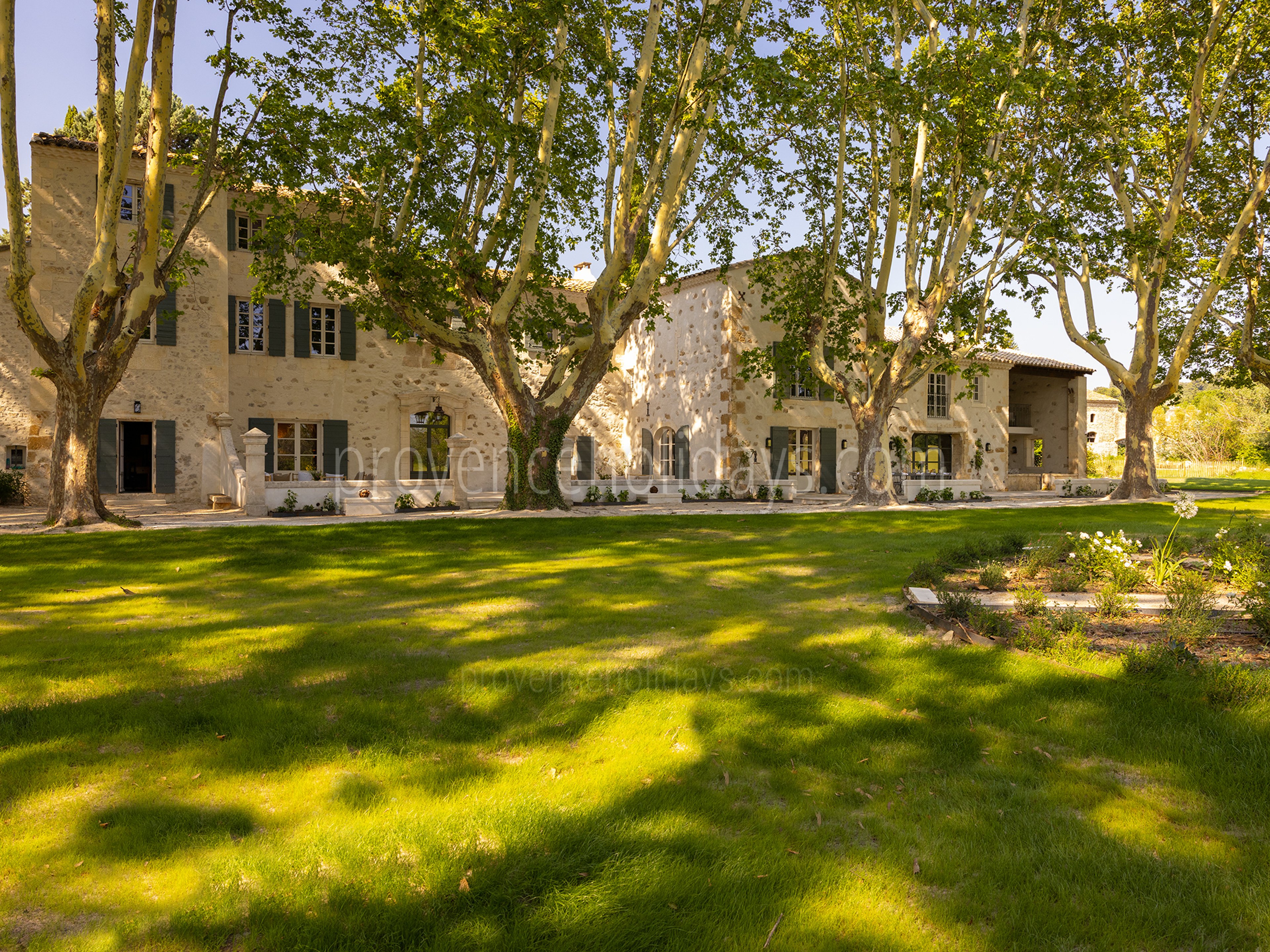 18 - Bastide Mouriès: Villa: Exterior